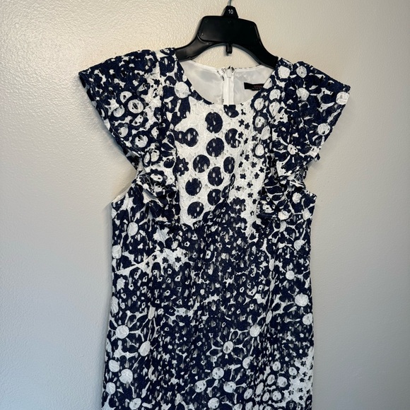 TRINA TURK Navy White/Blue Lace Flutter Sleeve Zipper Back Lined Dress Size 4 - Picture 3 of 5